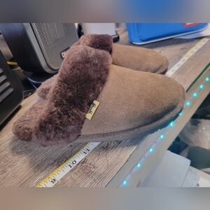 Sheepskin Lined Women's Slippers Size‎ 8.
